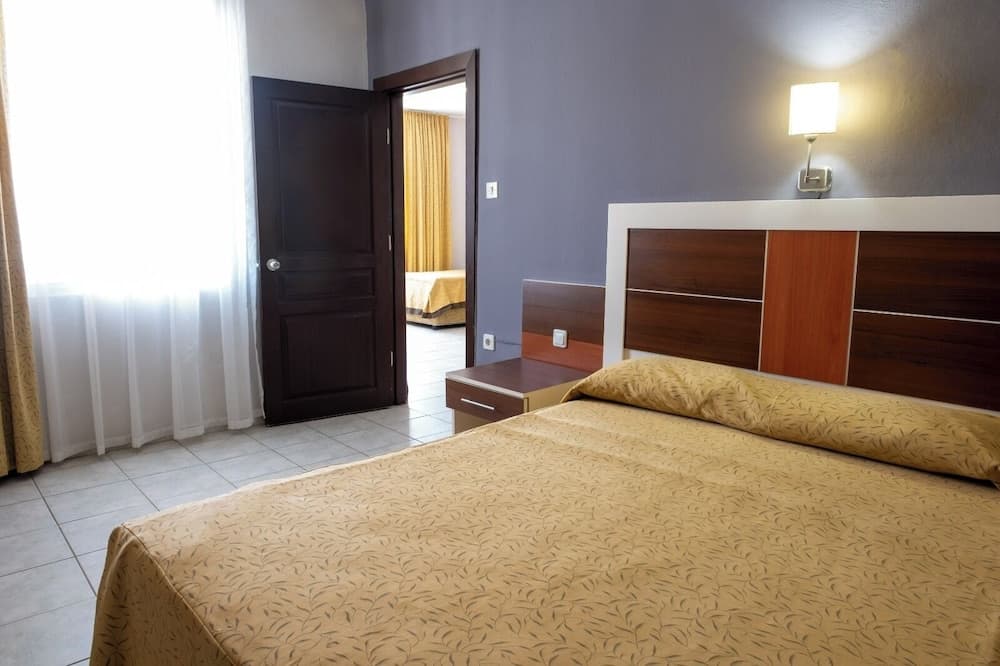 Family Room, 2 Bedrooms