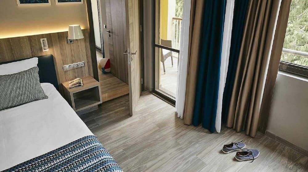 Family Double Room (Classic - Sea Side Connecting Door)