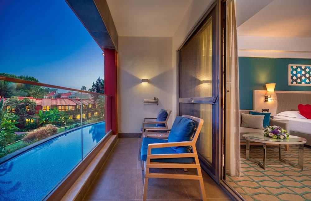 Deluxe Building Family Room