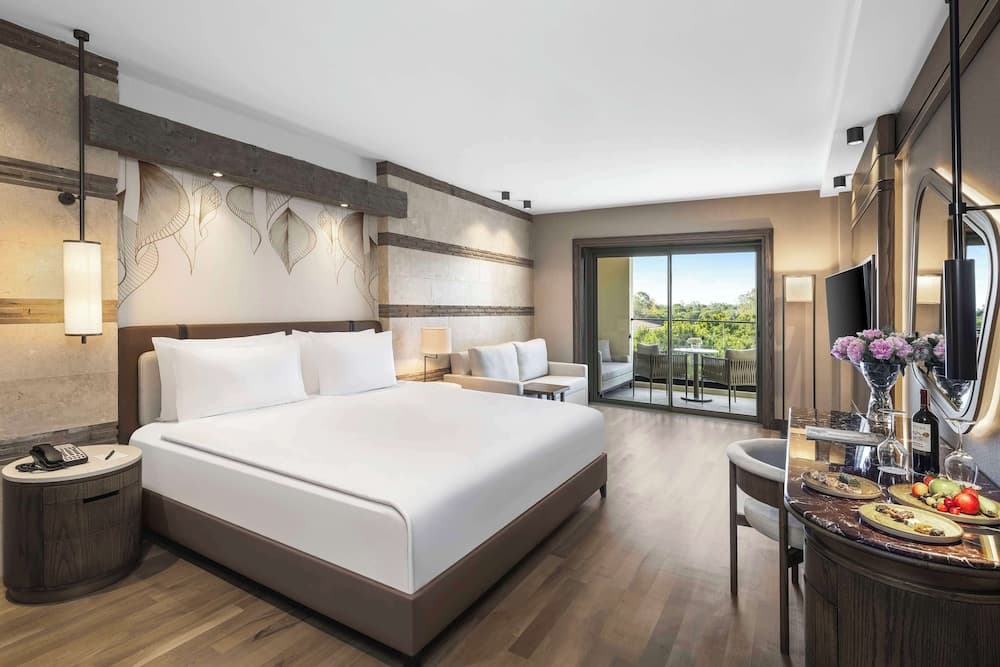 Superior Room, 1 King Bed, Golf View