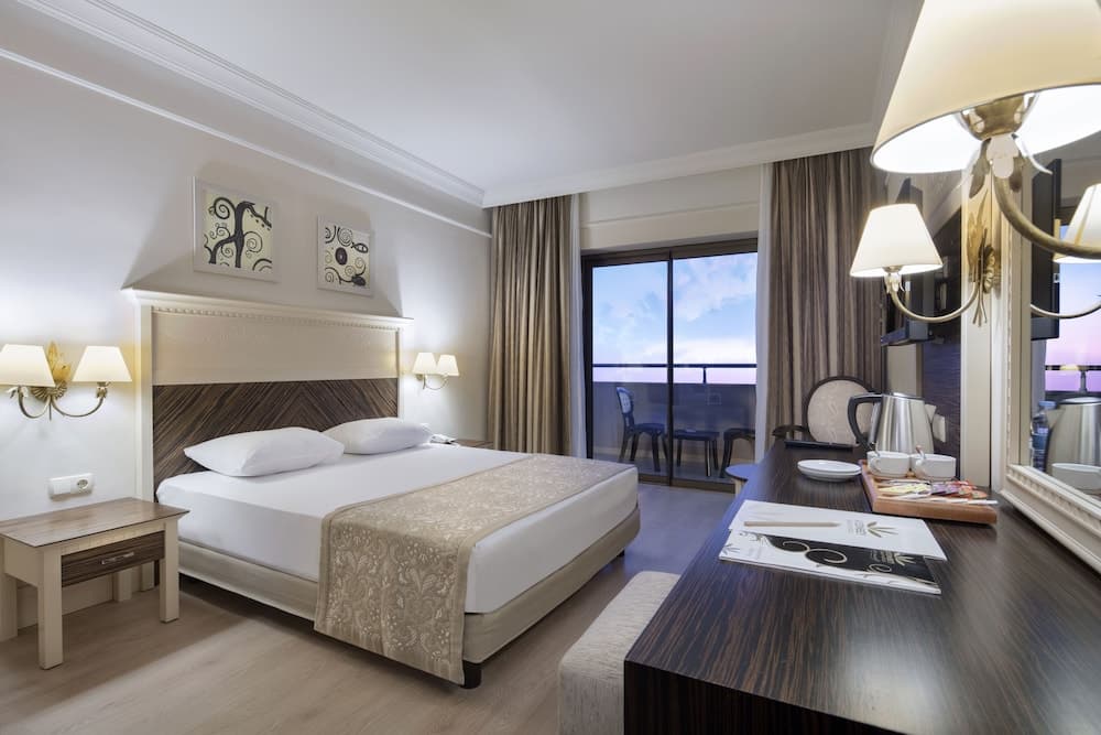 Standard Double Room, Partial Sea View