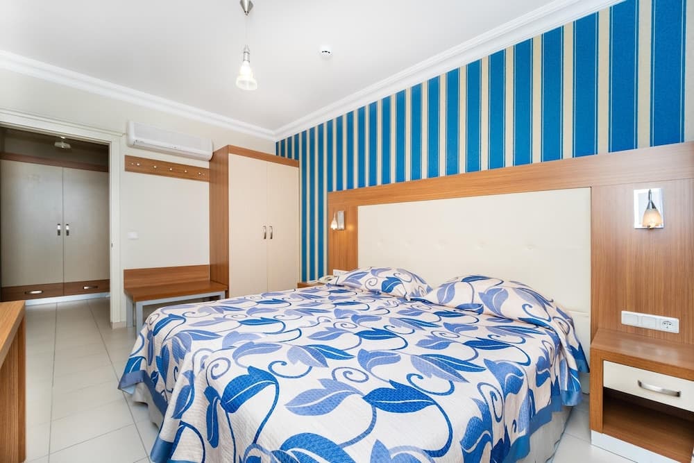 Suite, City View