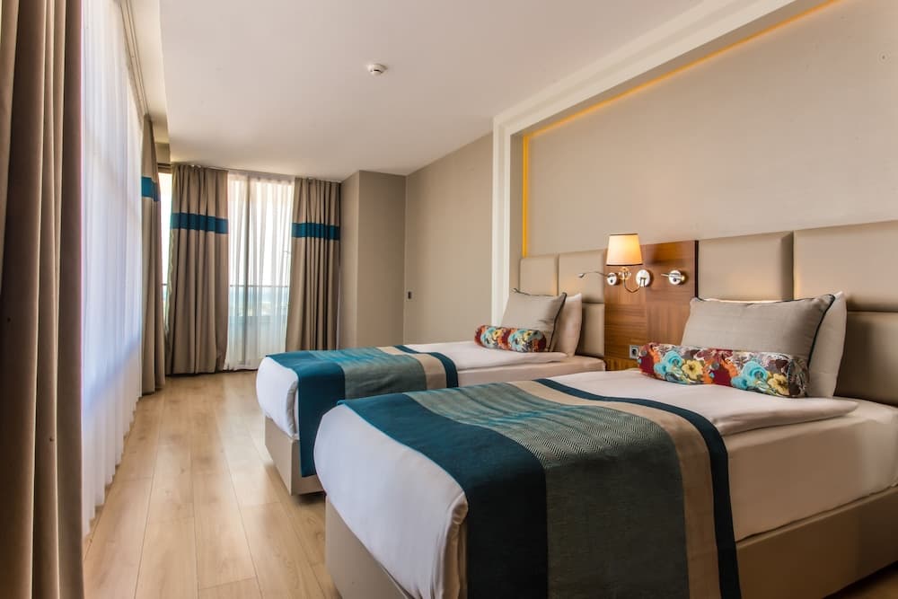 Standard Side Sea View Single Room
