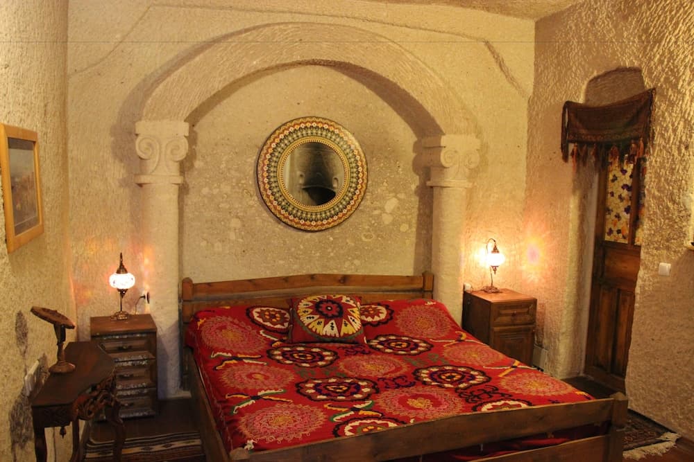 Jasmin Deluxe Cave Room
