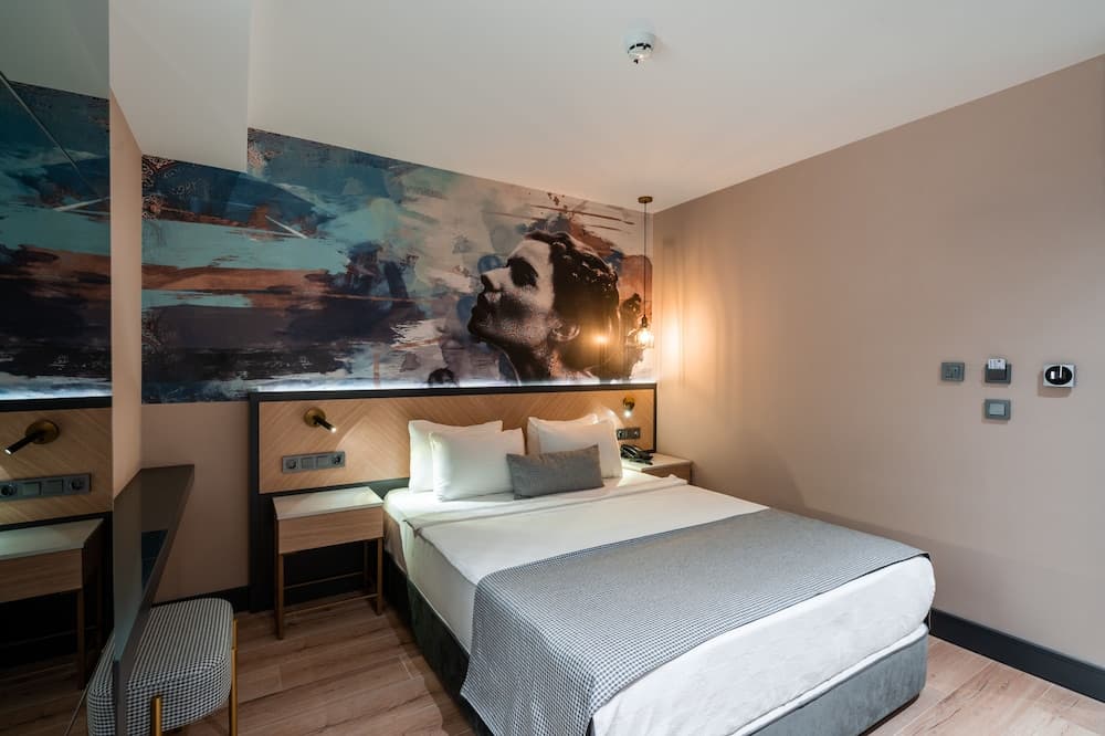 Junior room(next to the elevator))