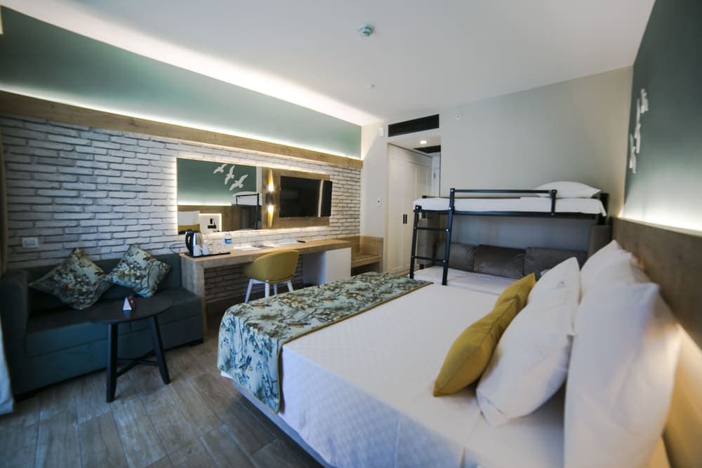 Family Room, 1 Bedroom