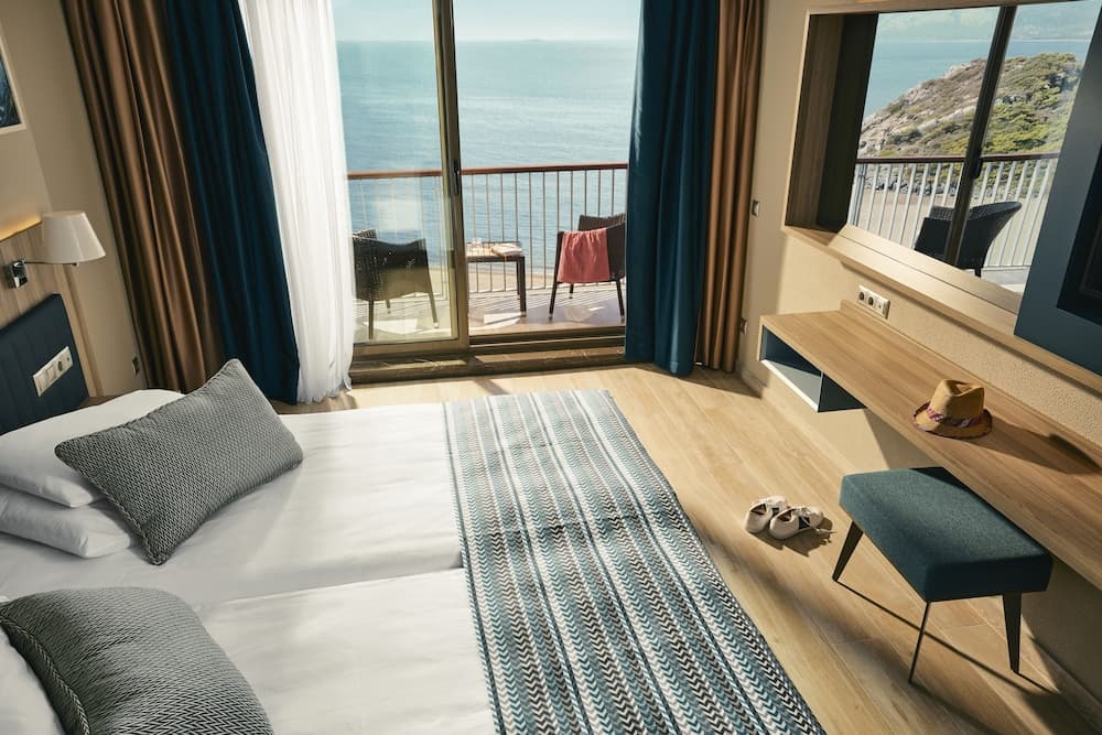 Classic Double Room, Balcony (Sea Side)