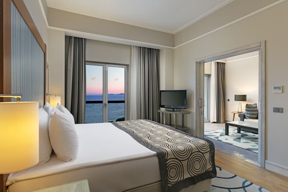Suite (Sunset)