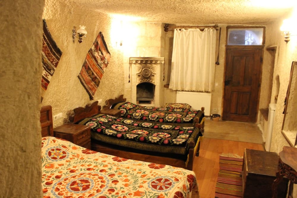 Daisy Deluxe Cave Room