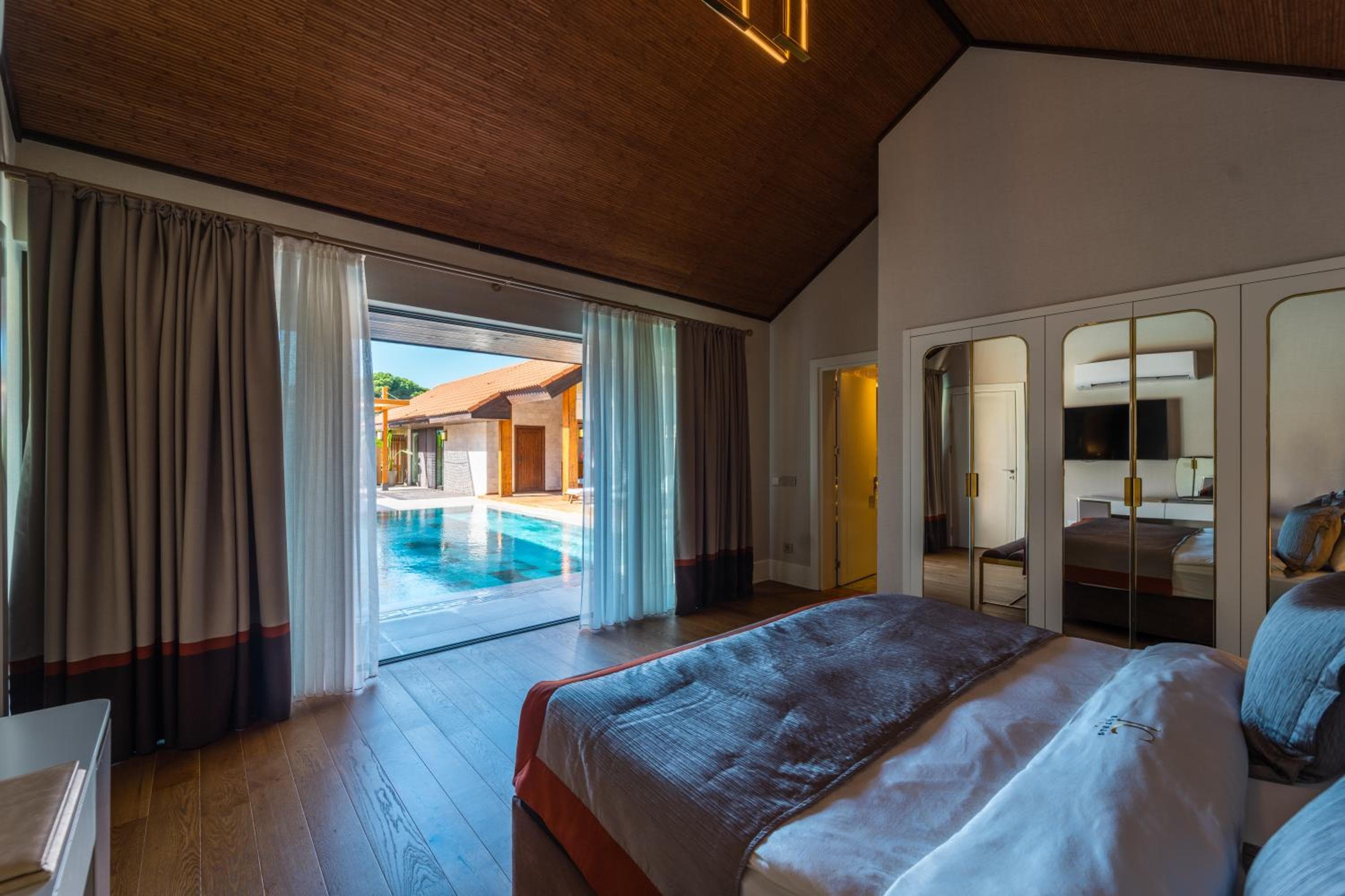 Superior Deluxe Villa with Private Pool (5 Adults + 2 Children)