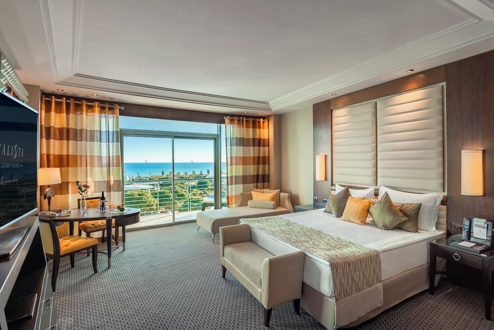 Superior Room, Partial Sea View