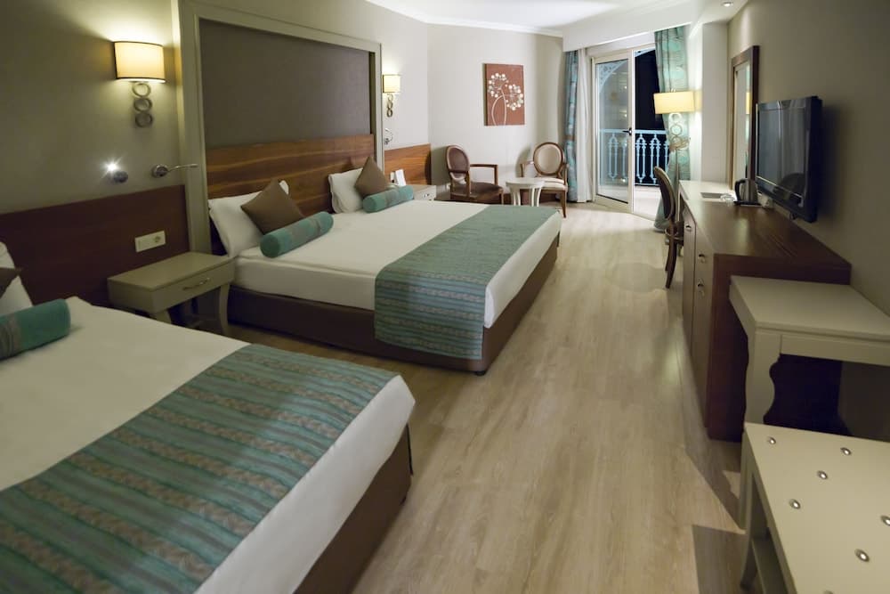 Deluxe Room, Terrace, Pool View