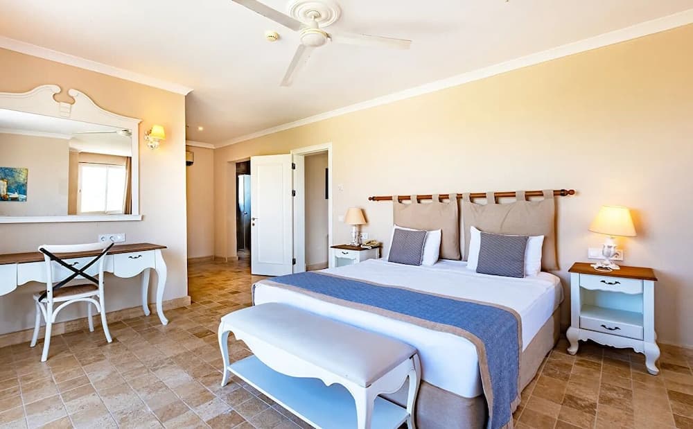Family Room, Partial Sea View