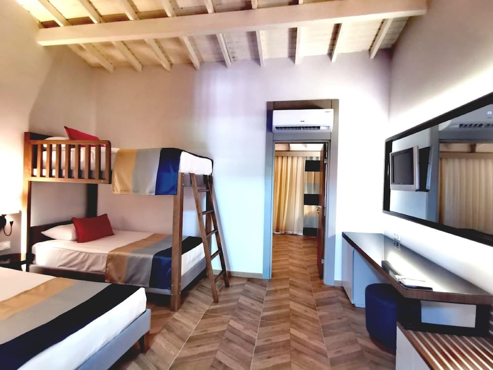 Deluxe Family Room With Bunkbed