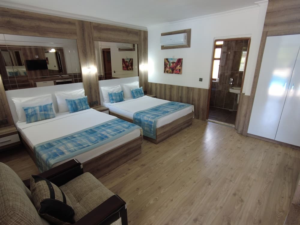 Superior Quadruple Room, 1 Bedroom, Garden View