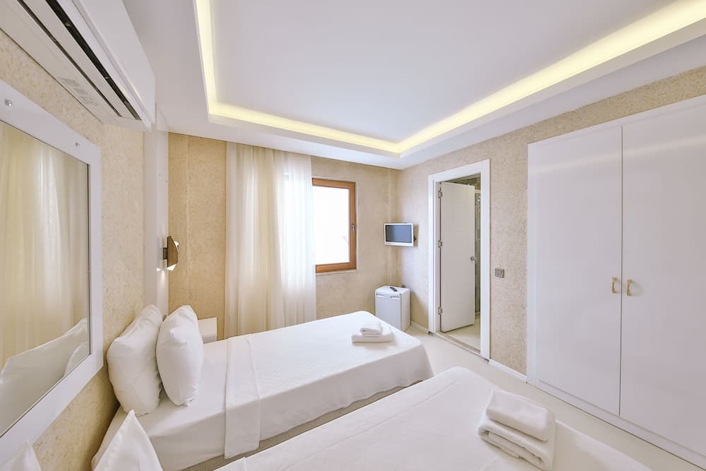 Economy Twin Room (No Balcony, No View, Facing Wall)