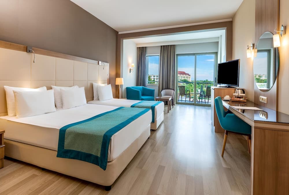 Superior Room, Lake View