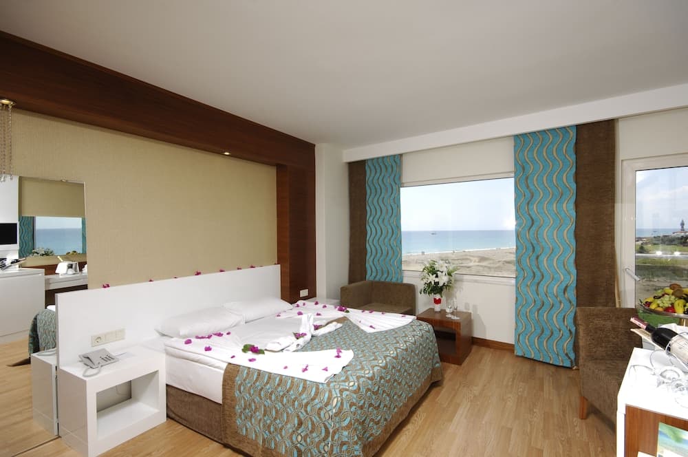 Standard Room, Partial Sea View