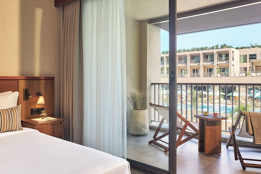 Room, 1 King Bed, Pool View (All Access)