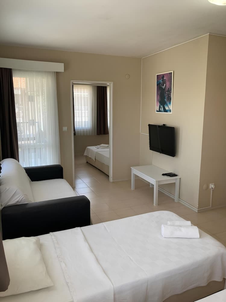 Grand Condo, 2 Bedrooms