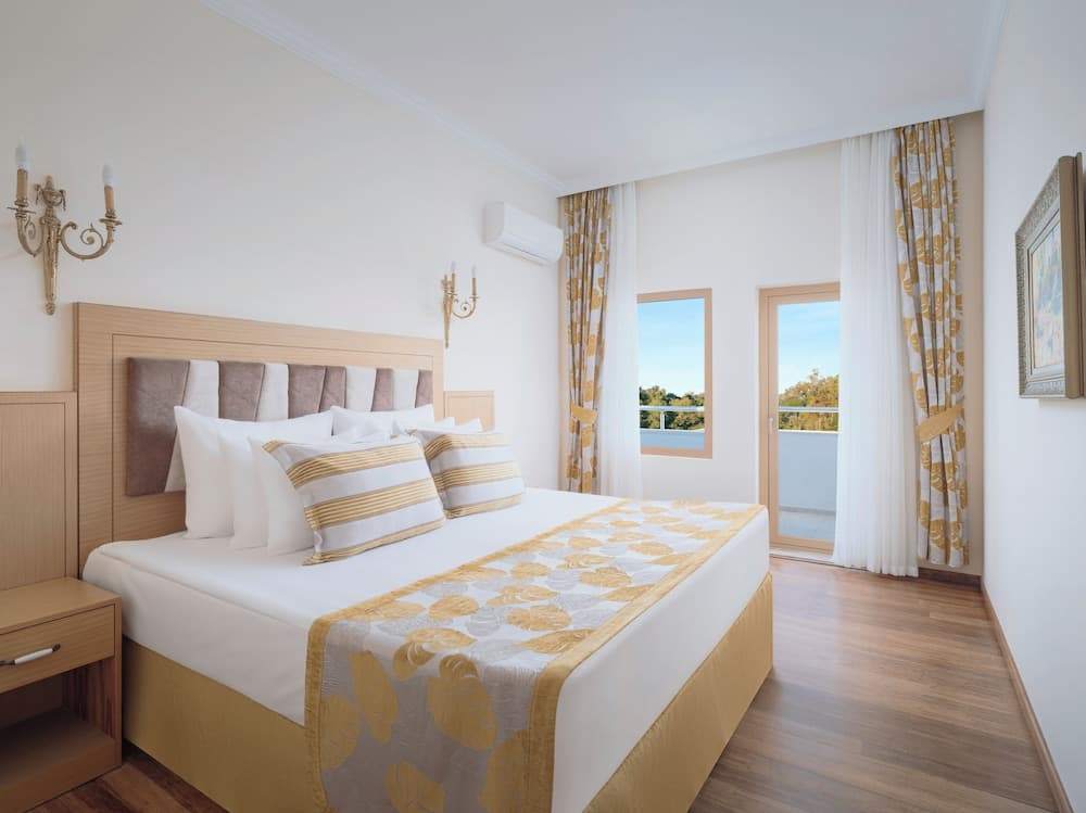 Family Suite Land View Room