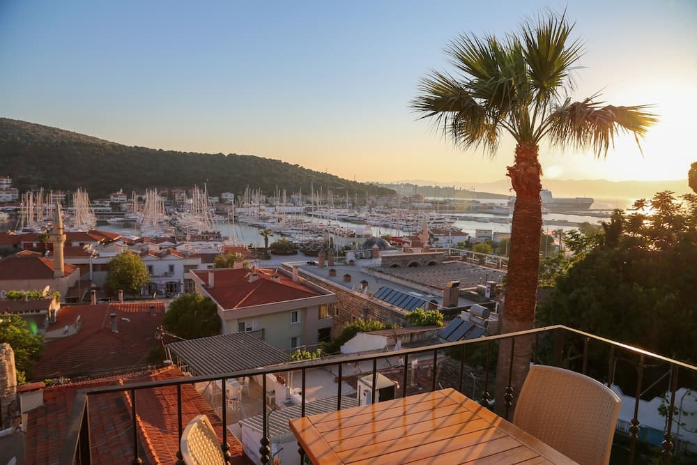 Deluxe Double Room, Balcony, Marina View
