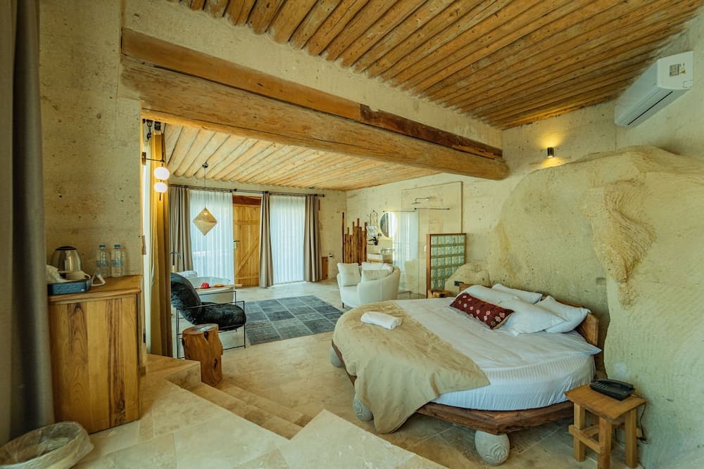 Honeymoon Suite