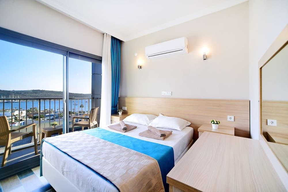 1+1, Sea View
