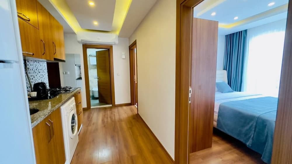 Standard Suite, Multiple Beds, Kitchen, City View