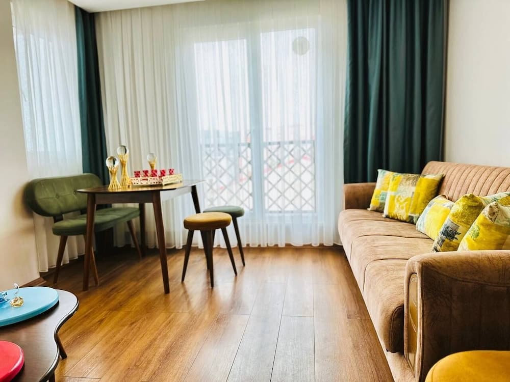 Comfort Suite, Multiple Beds, Kitchen, City View