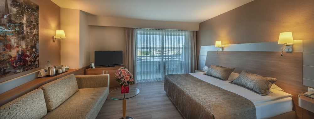 Deluxe City View Room With Balcony