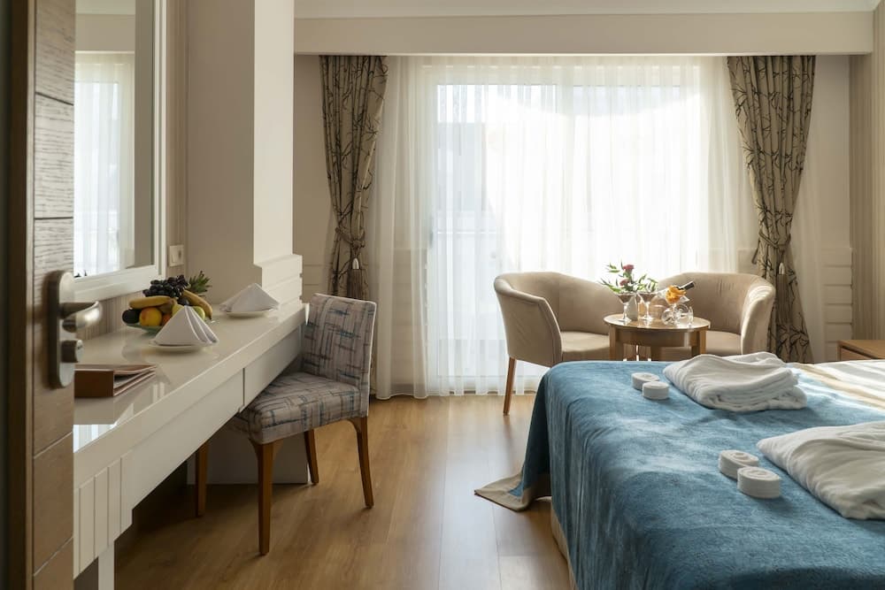 Standard Room (Land View)