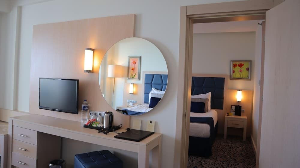 Connection Room Sea Side Room