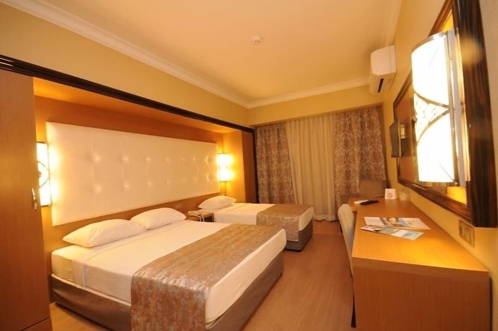 Standard Room, Partial Sea View