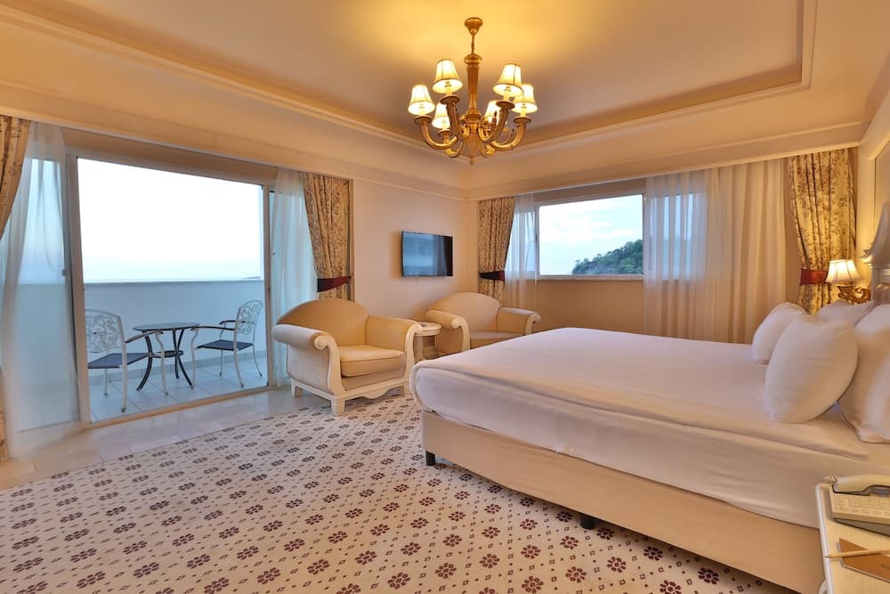 Deluxe Family Suite