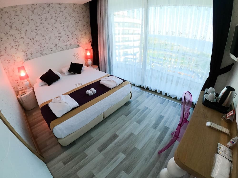 Standard Room (Land View)