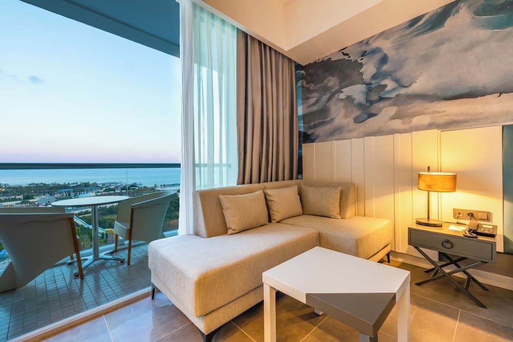Standard Room, Partial Sea View