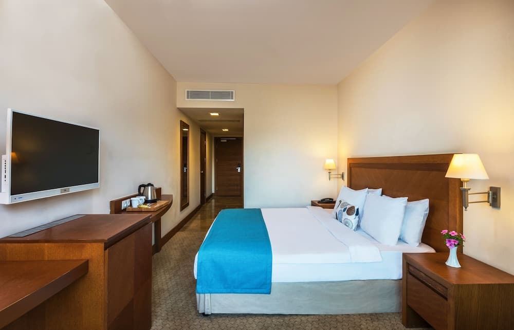 Superior Double Room, Partial Sea View