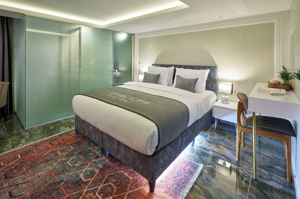 Economy Room