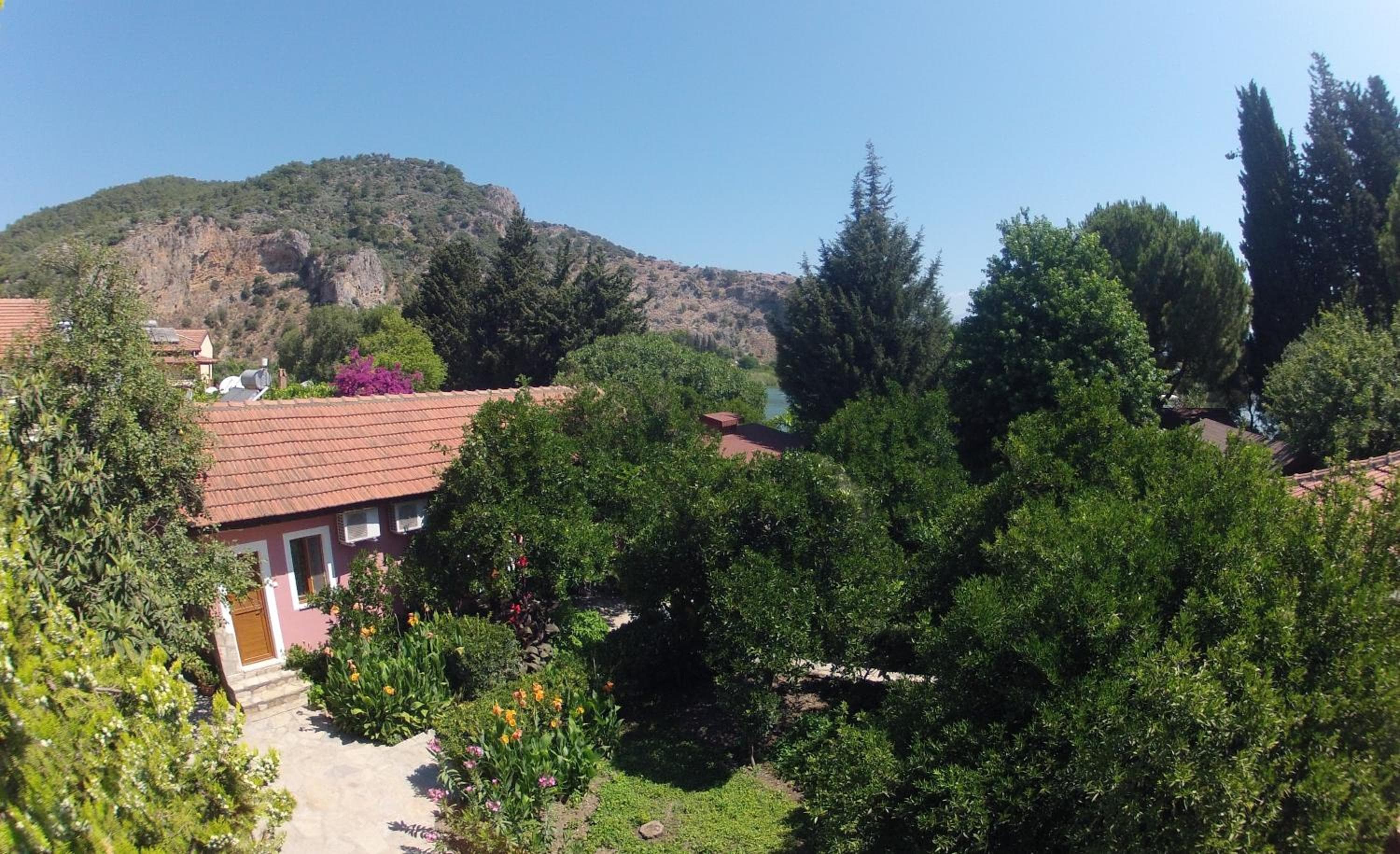 Lindos Pension