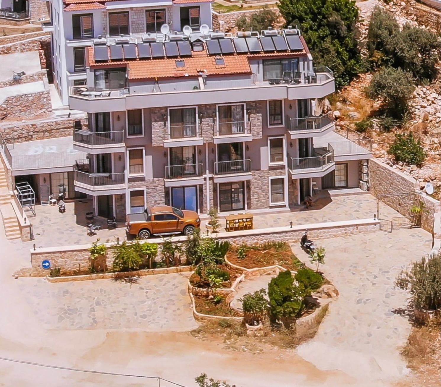 Gökyüzü Suit Apart