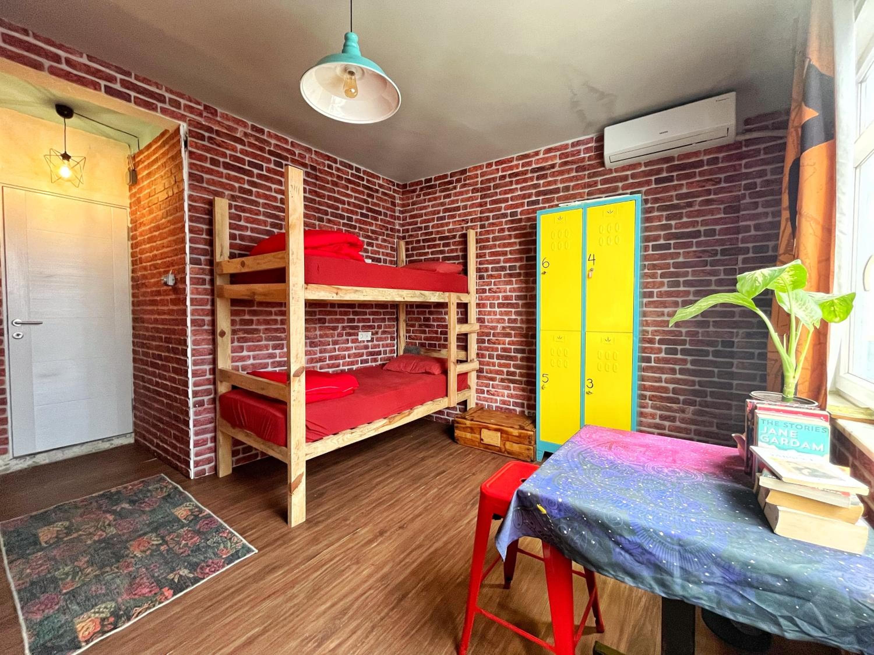 Lola backpacker's Hostel