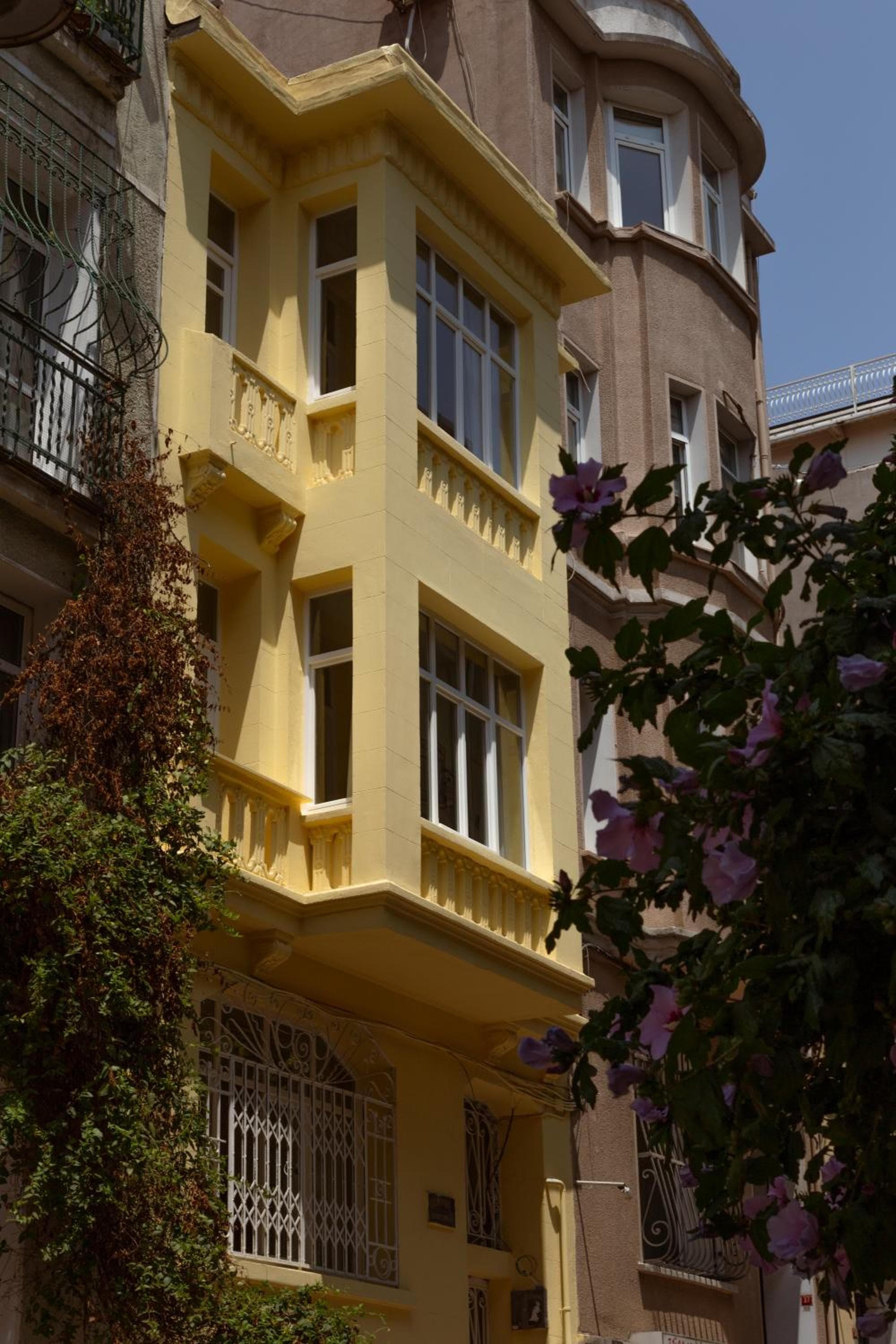 Lemon Apartments
