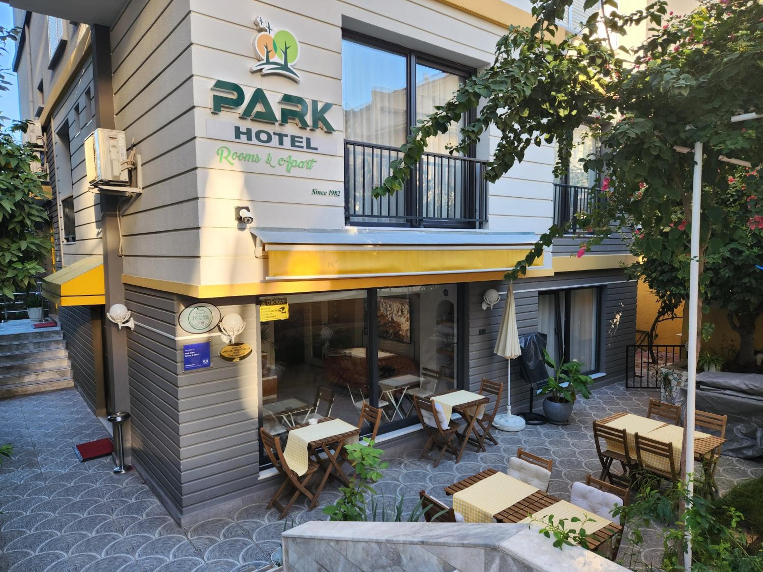Park Hotel Rooms & Apart
