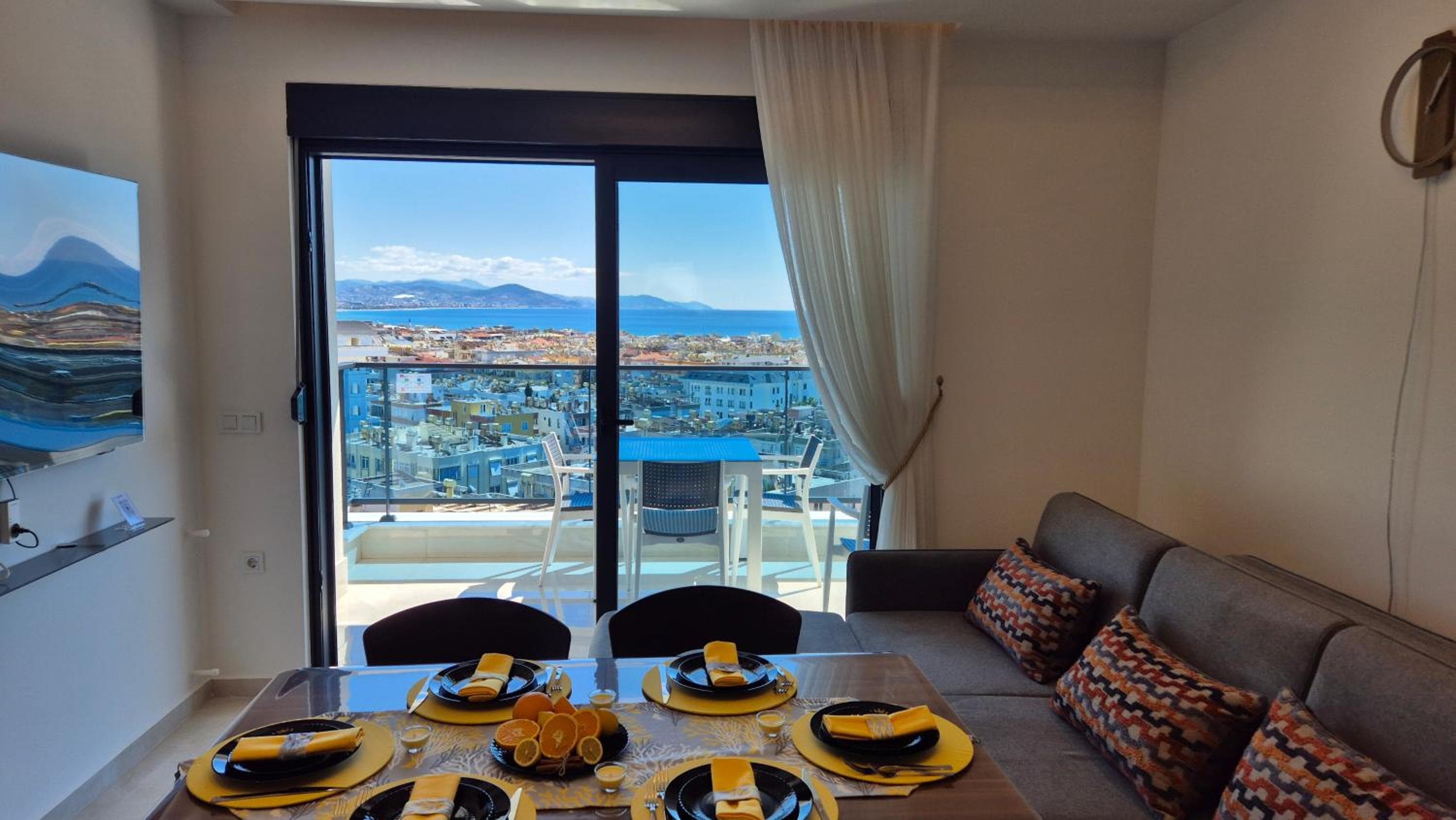 Luxury apartment with panoramic sea view emerald
