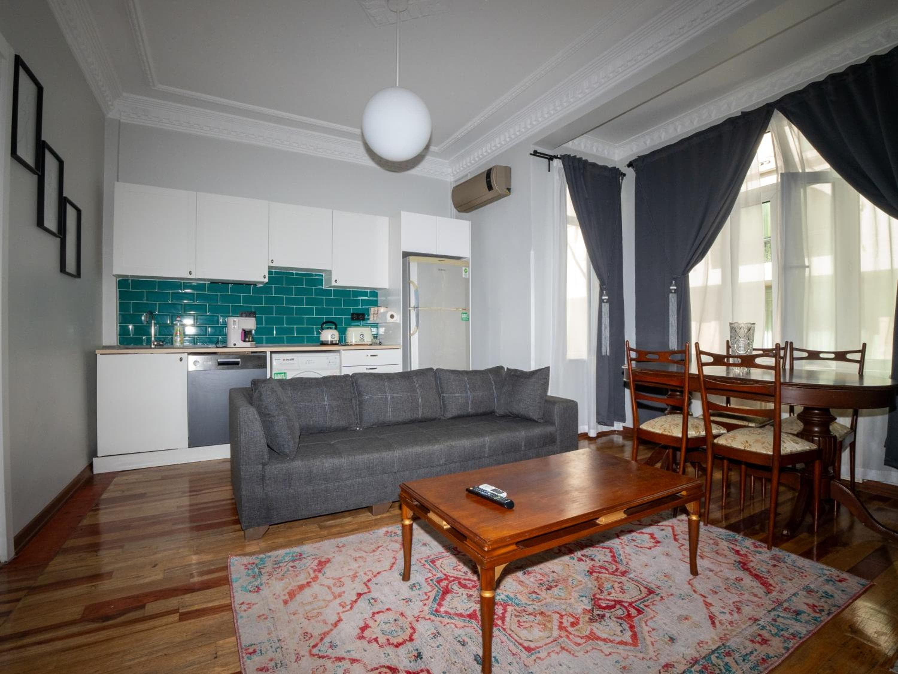 Taksim Green Flat Back