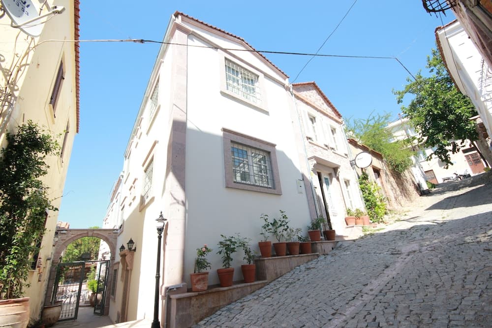 Lunaria Guest House
