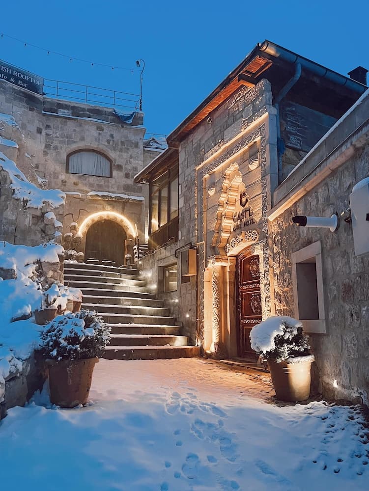 Castle Cave Hotel