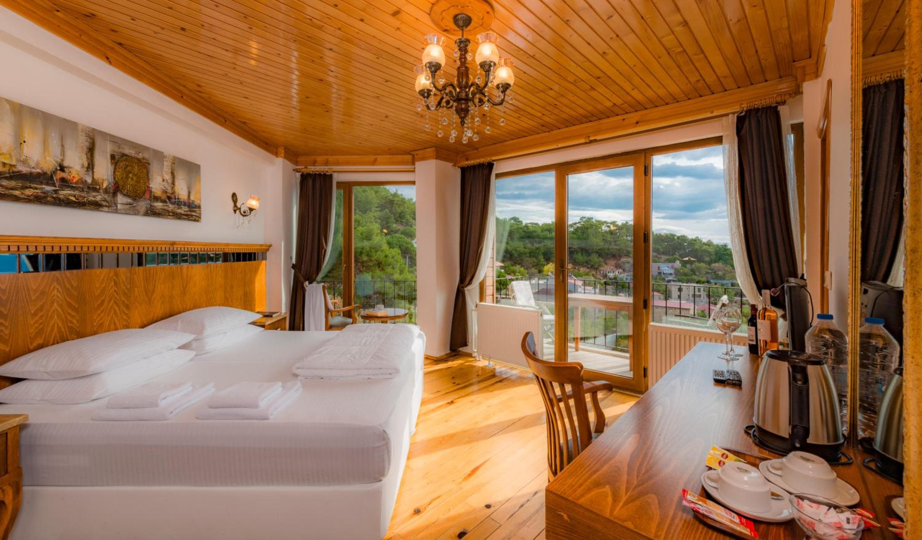 Deluxe Double Room with Side Sea View