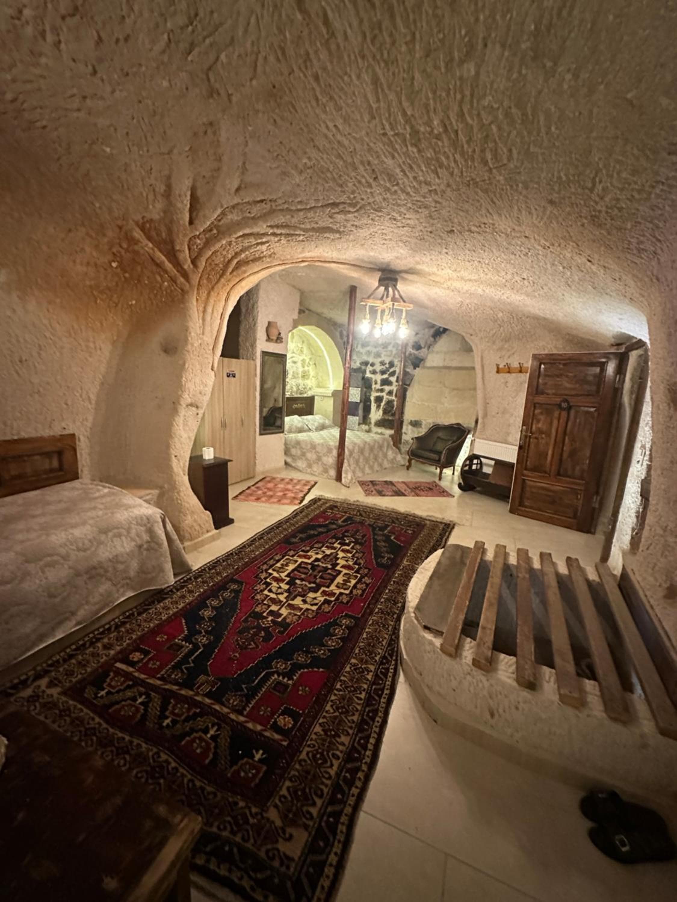 Deluxe Cave Suite